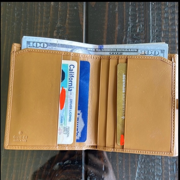 GUCCI — barely used - Picture 3 of 11